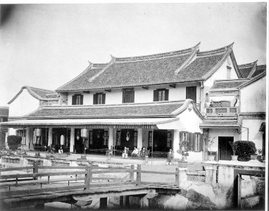 Collectie NMvWereldculturen, TM-60004918, Foto, 'Het huis van de Majoor der Chinezen Be Biauw Tjoan', toegeschreven aan Woodbury & Page, 1860-1872