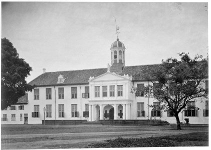 Collectie NMvWereldculturen, TM-60004891, Foto, 'Het stadhuis van Batavia', fotograaf Woodbury & Page, 1860-1872