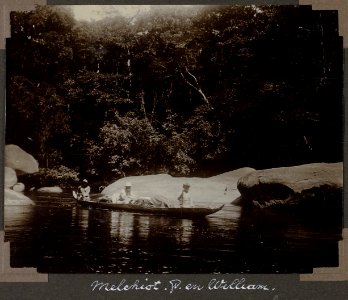 Collectie NMvWereldculturen, RV-A103-1-91, 'Melchiot, G.M. Versteeg en William'. Foto- G.M. Versteeg, 1904