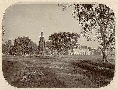 Collectie NMvWereldculturen, RV-A111-3-27, Foto, 'Het monument voor generaal-majoor Michiels op het Waterlooplein in Batavia', fotograaf Woodbury & Page, 1874-1875