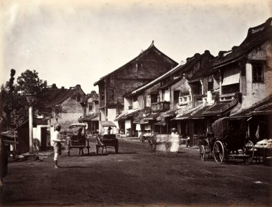 Collectie NMvWereldculturen, TM-60005038, Foto, 'Straatgezicht in de Chinese wijk van Batavia', fotograaf toegeschreven aan Woodbury & Page, 1857-1872