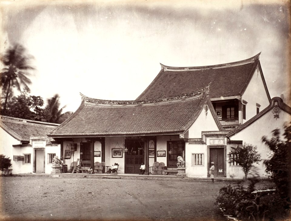Collectie NMvWereldculturen, TM-60005003, Foto, 'Het huis van een rijke Chinese familie aan de Molenvliet in Batavia', fotograaf Woodbury & Page, 1860-1872