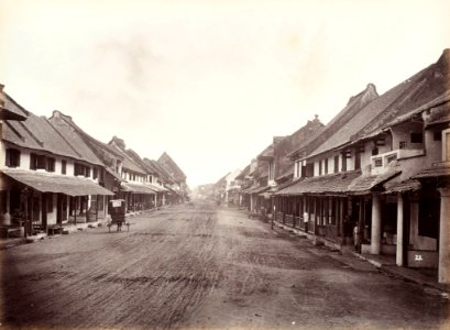 Collectie NMvWereldculturen, TM-60005001, Foto, 'Pintoe Besar in de Chinese wijk van Batavia', fotograaf Woodbury & Page, 1857-1872