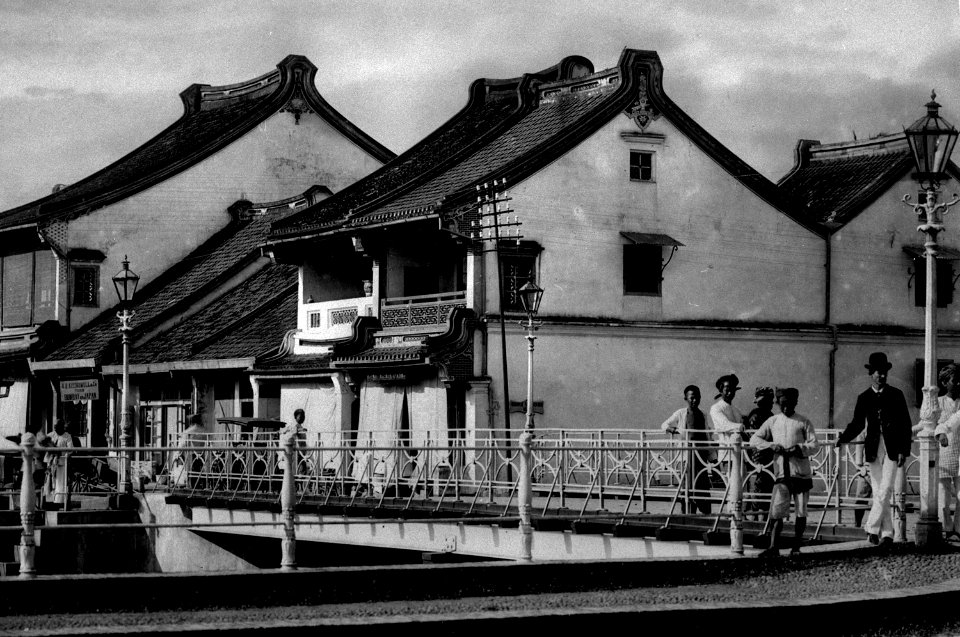 Collectie NMvWereldculturen, TM-60014578, Foto, 'De Pasar Baroe-brug, Batavia', toegeschreven aan Tan Tjie Lan, 1890-1910
