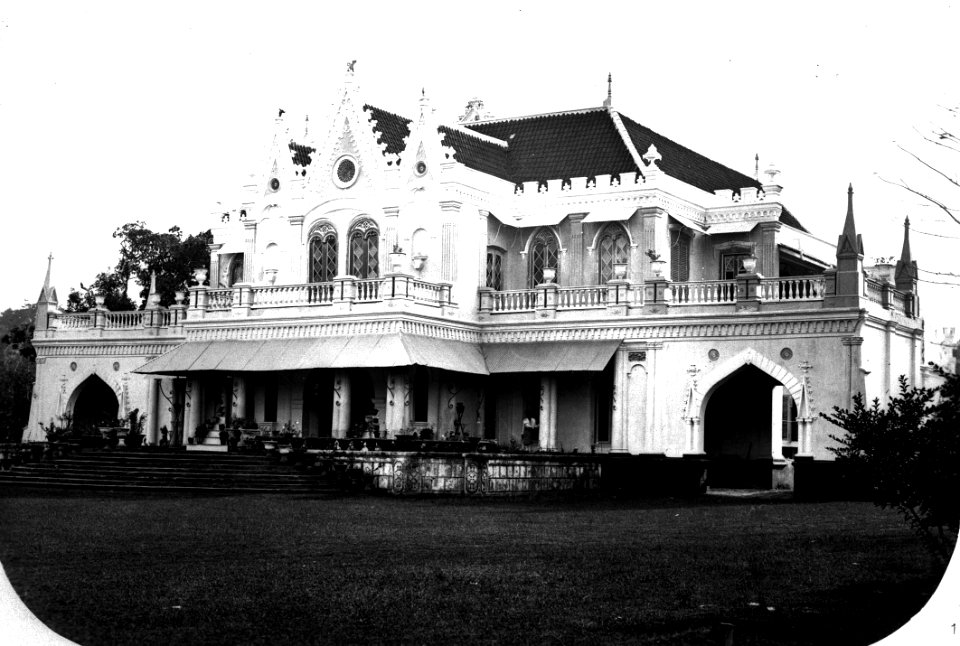Collectie NMvWereldculturen, TM-60019286, Foto, 'Het huis van kunstschilder Raden Saleh in Batavia', fotograaf onbekend, 1857-1877