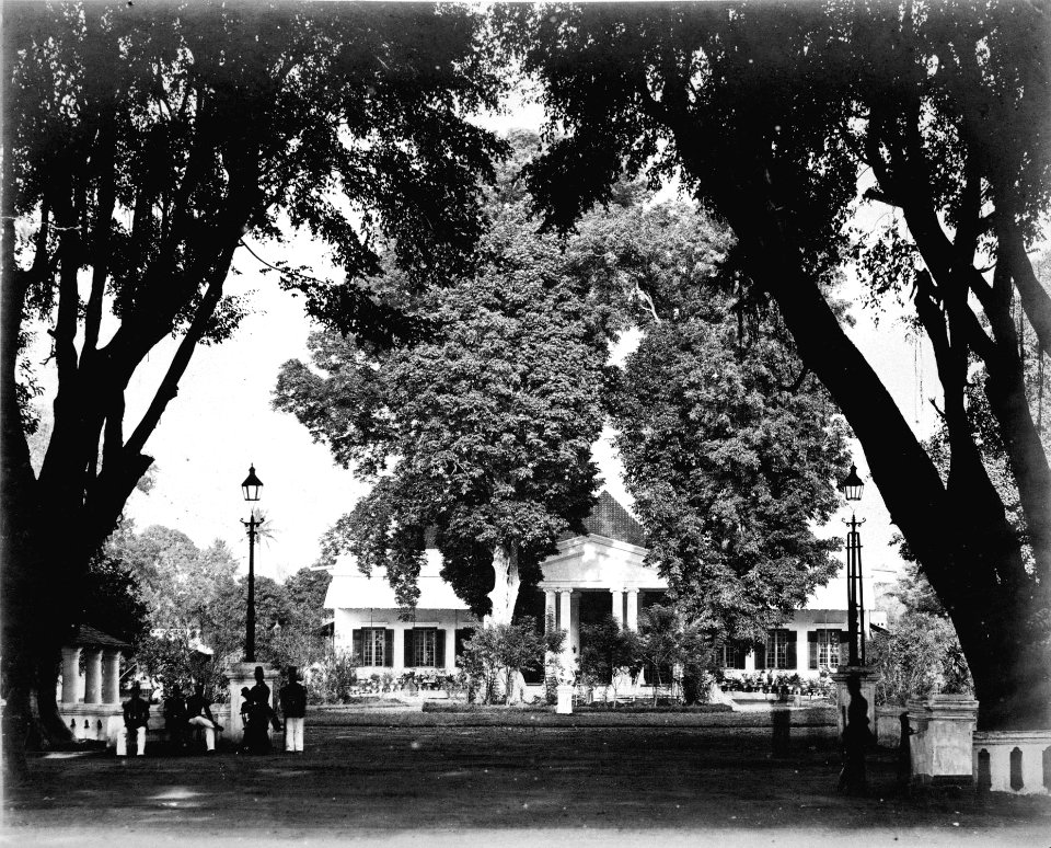 Collectie NMvWereldculturen, TM-60022799, Foto, 'Residentiehuis in Yogyakarta', fotograaf onbekend, 1860-1880