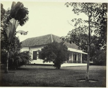 Collectie NMvWereldculturen, RV-A41-1-18, Foto, 'Een particuliere woning in Batavia', fotograaf Woodbury & Page, 1856-1878
