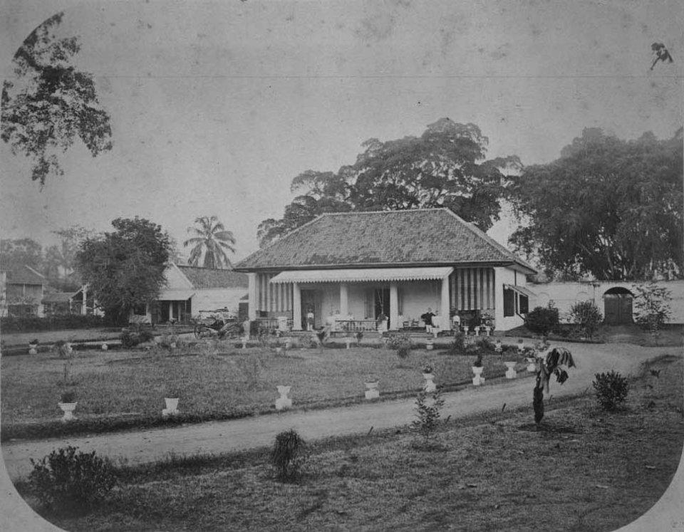 Collectie NMvWereldculturen, TM-60025088, Foto, 'Huis aan het Koningsplein, Batavia', fotograaf toegeschreven aan Woodbury & Page, 1857-1880