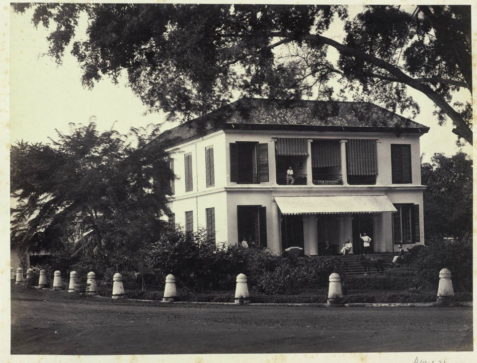 Collectie NMvWereldculturen, RV-A42-1-21, Foto, 'Woning in Rijswijk te Batavia', fotograaf Woodbury & Page, ca. 1875