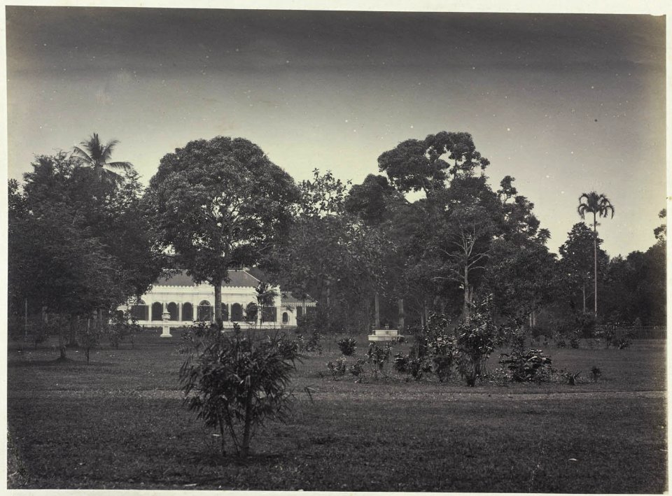 Collectie NMvWereldculturen, RV-A42-1-36, Foto, 'De dierentuin in Batavia', fotograaf Woodbury & Page, ca. 1875