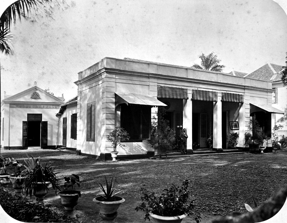 Collectie NMvWereldculturen, TM-60032663, Foto, 'Woonhuis en studio van Woodbury & Page', fotograaf Woodbury & Page, ca. 1900