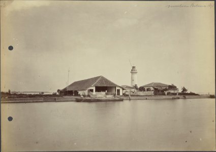 Collectie NMvWereldculturen, RV-A440-ee-35O, Foto, 'Vuurtoren te Batavia 1875', fotograaf Woodbury & Page, 1875