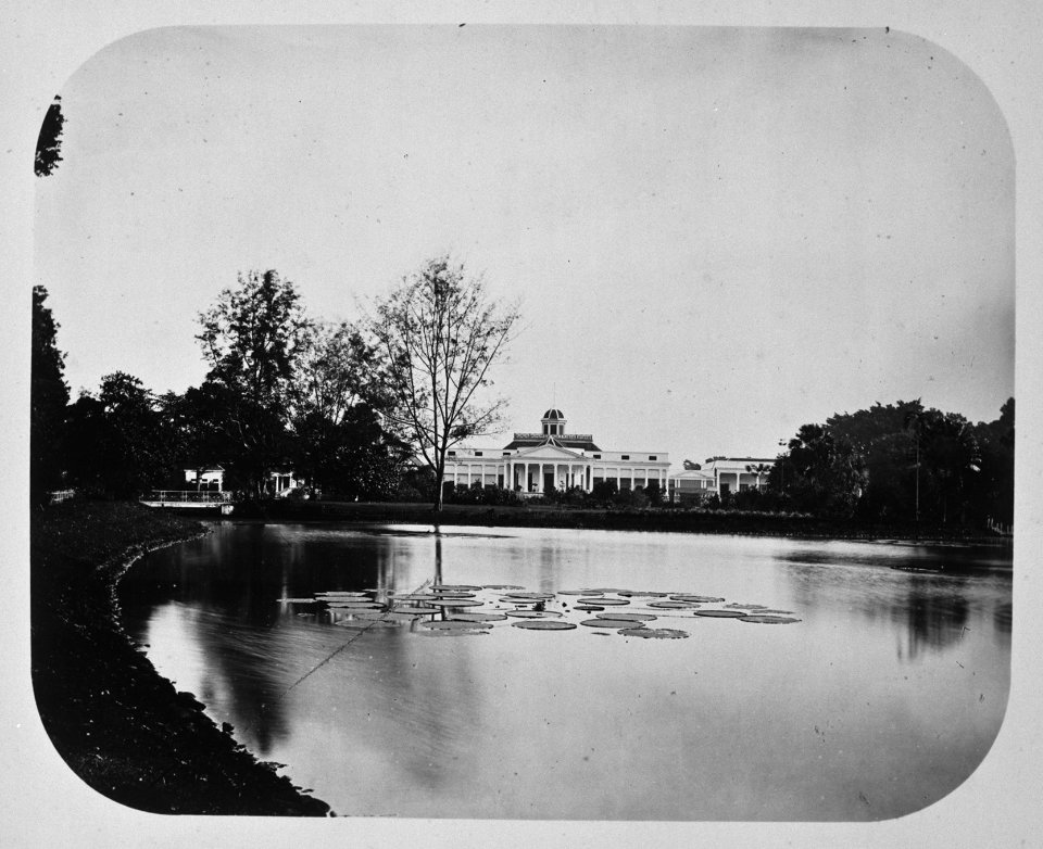 Collectie NMvWereldculturen, TM-60032527, Foto- Het paleis van de Gouverneur Generaal in Buitenzorg, Woodbury & Page, 1898