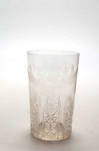 Collectie NMvWereldculturen, TM-2930-1a, Glas- Kristallen drinkglas toebehoord aan Teuku Umar, voor 1899 photo