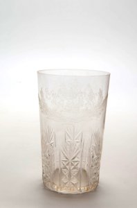 Collectie NMvWereldculturen, TM-2930-1a, Glas- Kristallen drinkglas toebehoord aan Teuku Umar, voor 1899