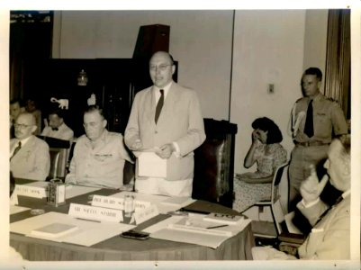 Collectie NMvWereldculturen, TM-33000033, Foto- Onderhandelingen tussen Nederlandse en Indonesische delegaties in het huis van de Britse consul-generaal, NIGIS, 07-10-1946
