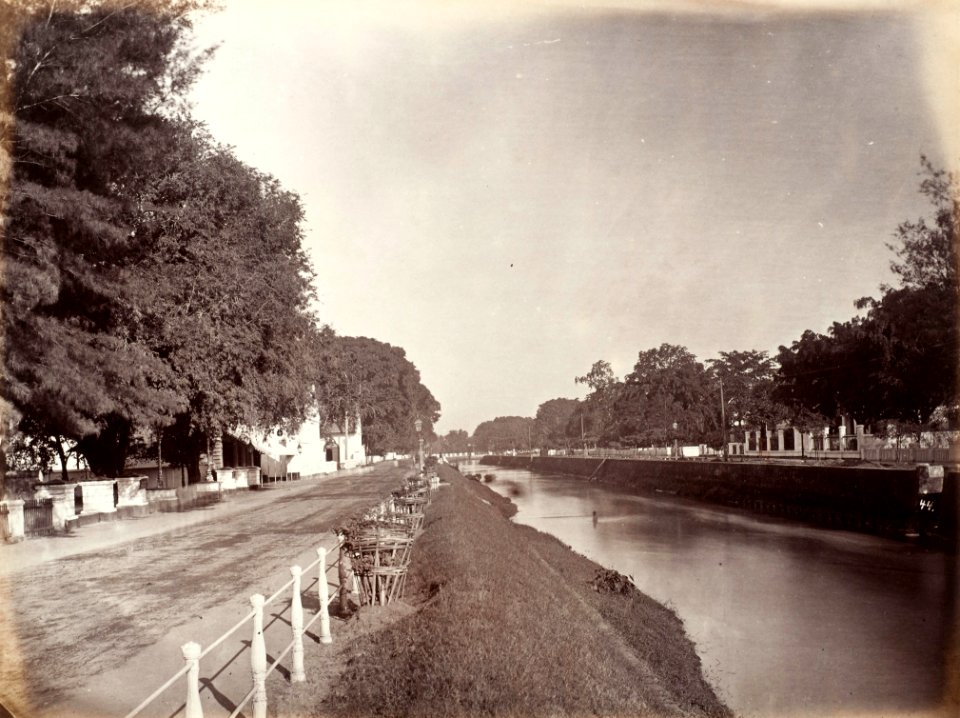 Collectie NMvWereldculturen, TM-60004978, Foto, 'De Molenvliet op de grens van Rijswijk en Noordwijk te Batavia', fotograaf toegeschreven aan Woodbury & Page, 1857-1872