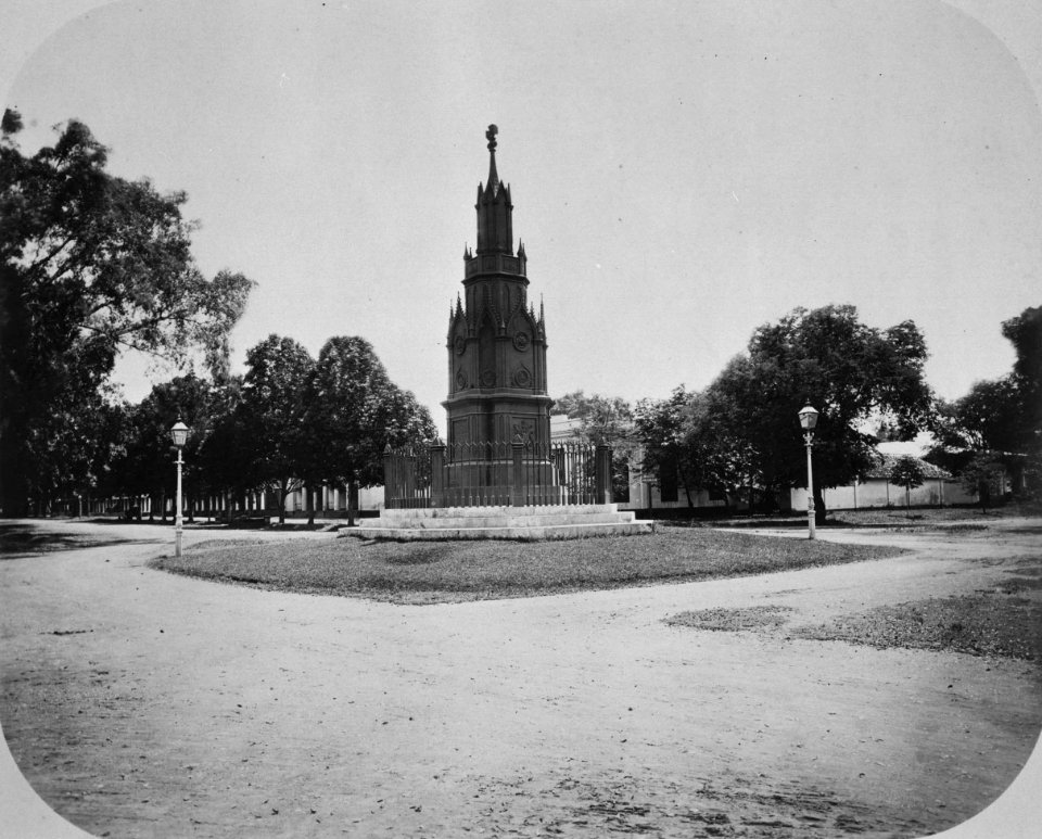 Collectie NMvWereldculturen, TM-60025041, Foto, 'Het Michielsmonument op het Waterlooplein te Batavia', fotograaf toegeschreven aan Woodbury & Page, 1860-1880
