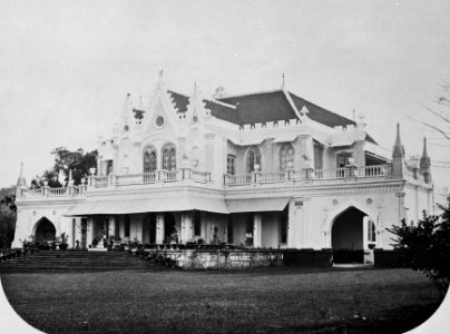 Collectie NMvWereldculturen, TM-60026804, Foto, 'Het huis van kunstschilder Raden Saleh in Batavia', fotograaf onbekend, 1857-1877