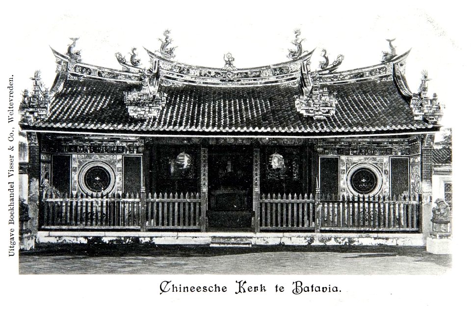 Collectie NMvWereldculturen, TM-60036458, Prentbriefkaart, 'Chinese tempel in Batavia', fotograaf Boekhandel en Drukkerij Visser & Co., 1900-1930
