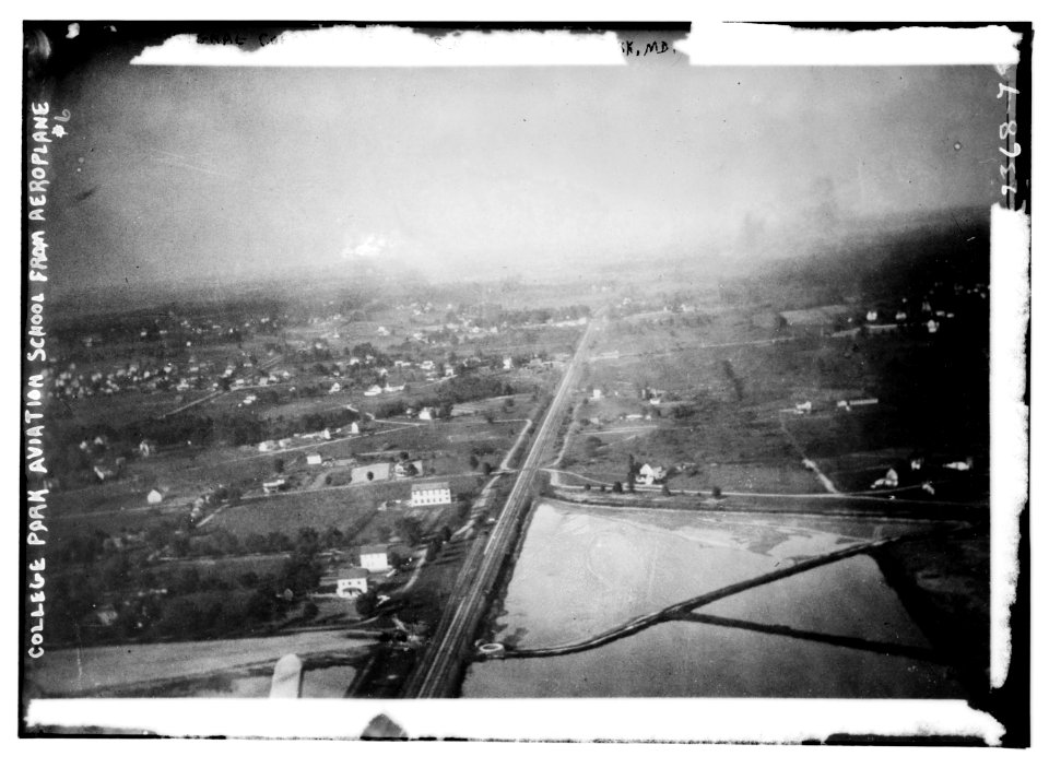 College Park Aviation School from Aeroplane (6) LCCN2014690126