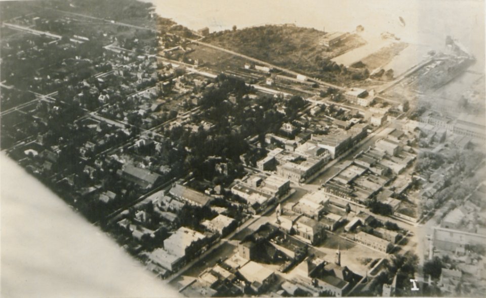Collingwood Ontario from the Air (HS85-10-36579)