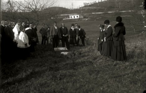 Colocación de la primera piedra del golf de Lasarte. Bendice el párroco señor Recondo (1 de 1) - Fondo Car-Kutxa Fototeka