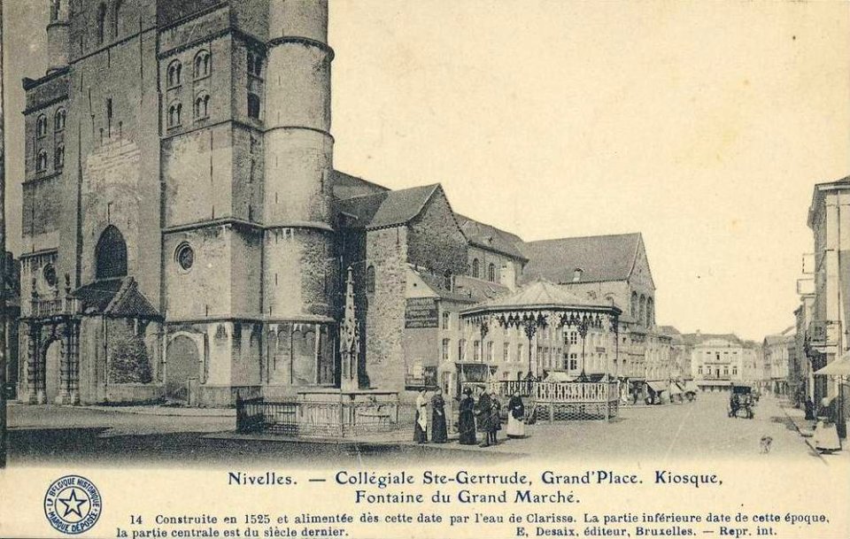 Collégiale de Nivelles et kiosque et perron