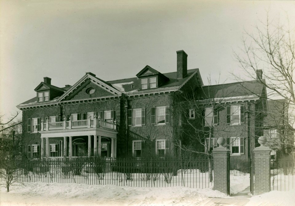 Colonial style house, Chicago, early 20th century (NBY 670)