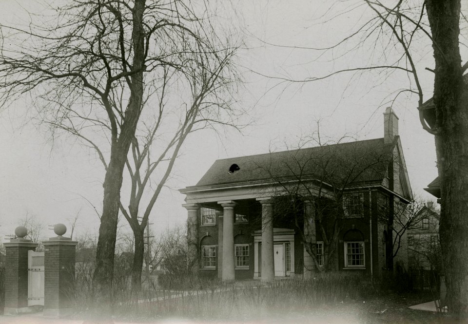 Colonial style house, Chicago, early 20th century (NBY 822)