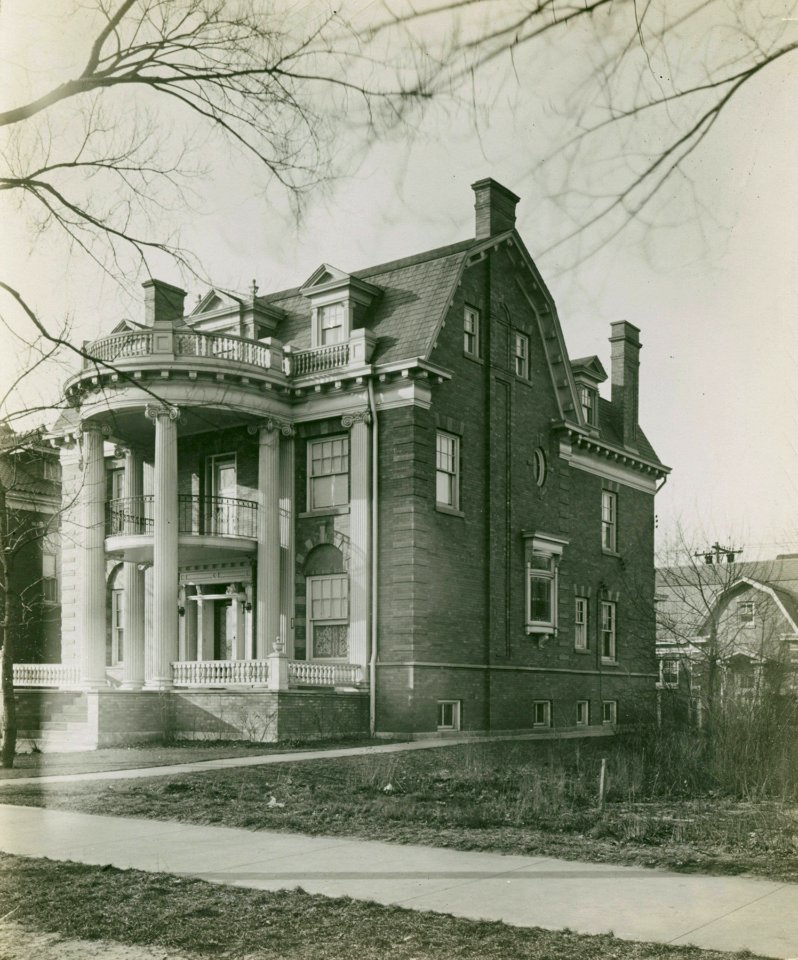 Colonial style house, Chicago, early 20th century (NBY 608)