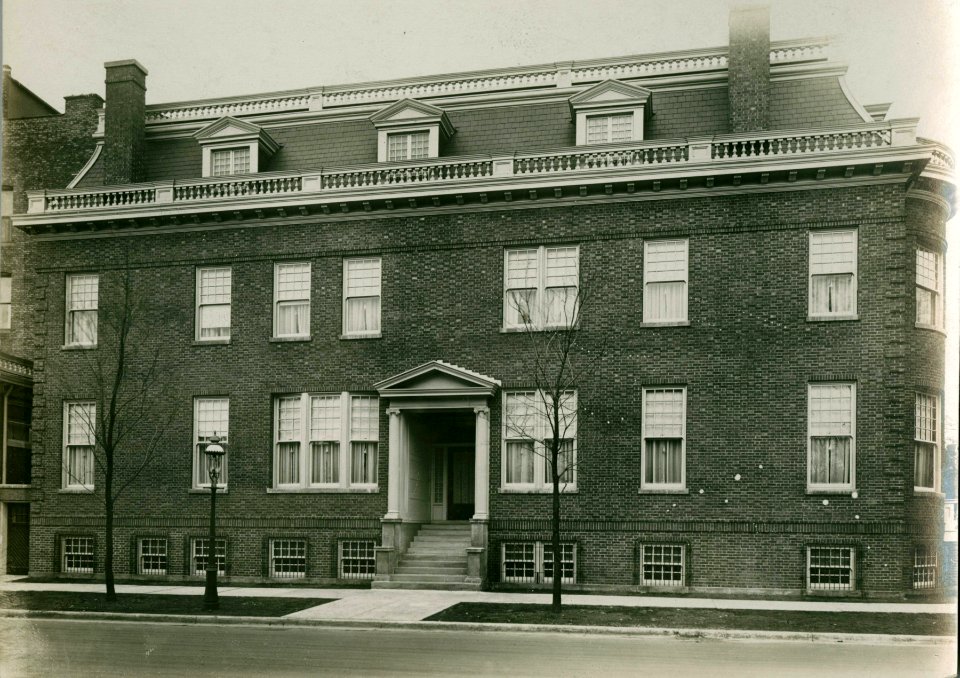 Colonial style house, Chicago, early 20th century (NBY 582)