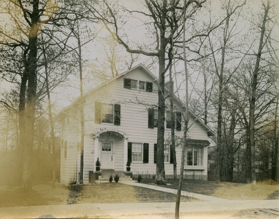 Colonial style house, Winnetka, Illinois, early 20th century (NBY 596)