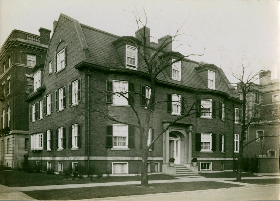 Colonial style house, Chicago, early 20th century (NBY 752)