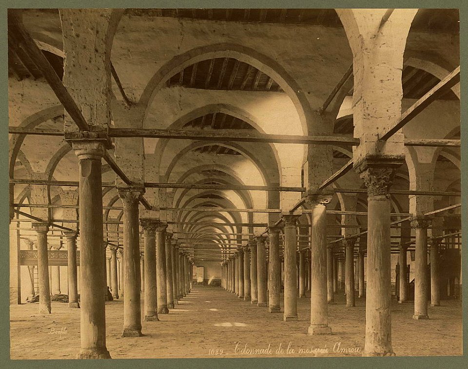 Colonnade de la Mosquée d'Amrou - Bonfils. LCCN2004668136