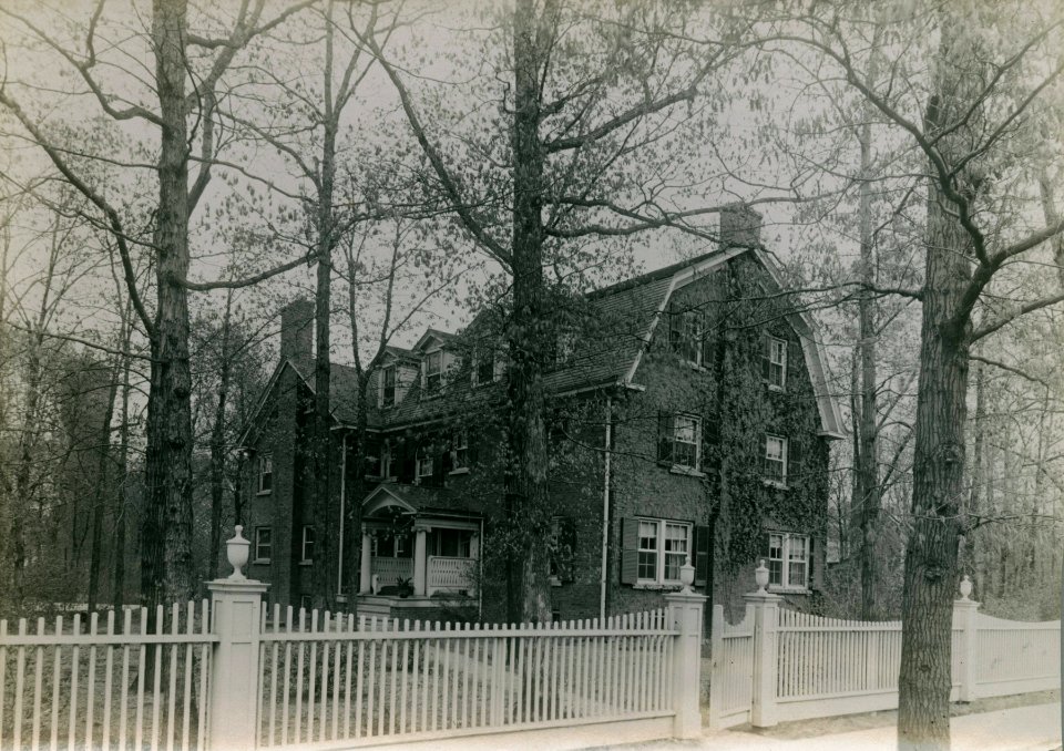 Colonial style house, Winnetka, Illinois, early 20th century (NBY 633)