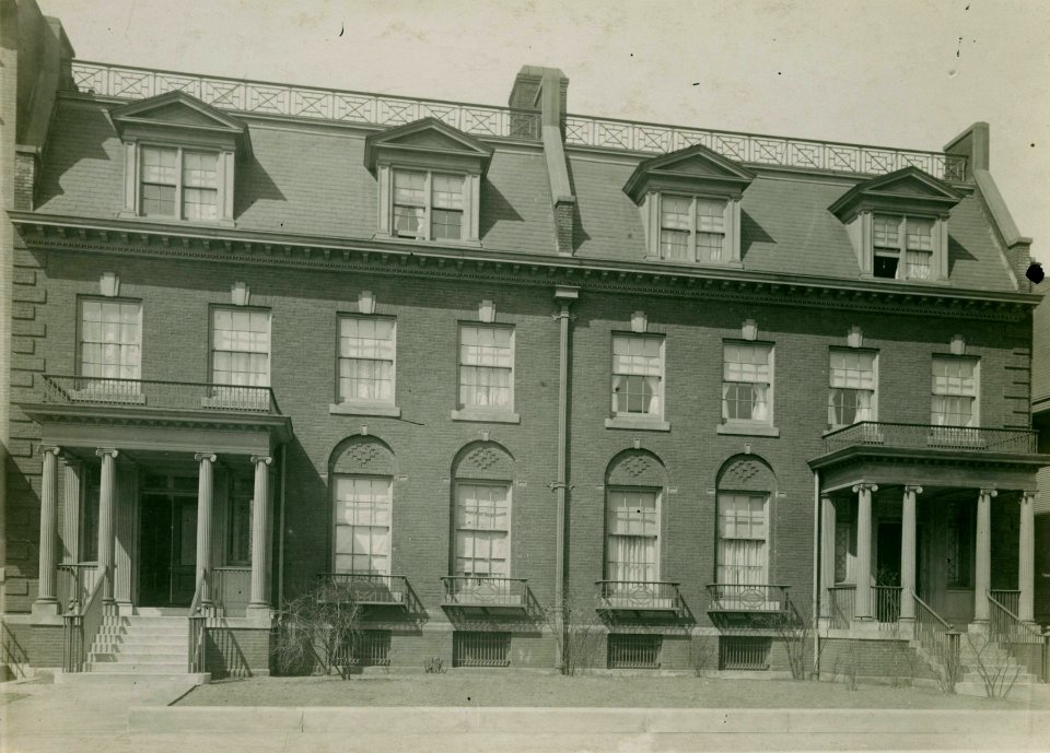 Colonial style row house, Chicago, early 20th century (NBY 661)