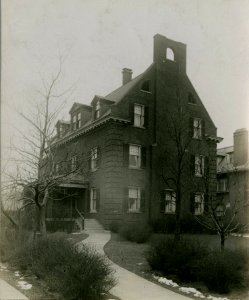 Colonial style house, Chicago, December 28, 1913 (NBY 714)