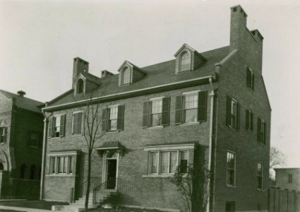 Colonial style house, Chicago, early 20th century (NBY 526)
