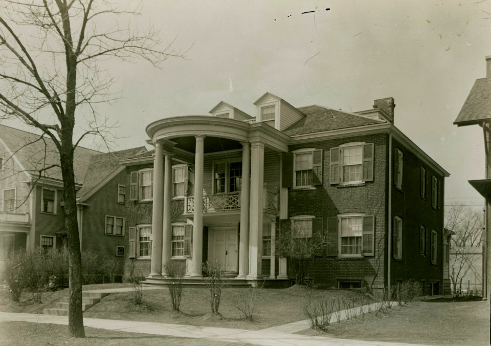Colonial style house, Chicago, early 20th century (NBY 626)