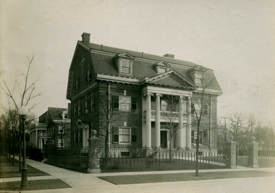 Colonial style house, Chicago, early 20th century (NBY 742)