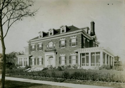Colonial style house, Evanston, Illinois, early 20th century (NBY 863)