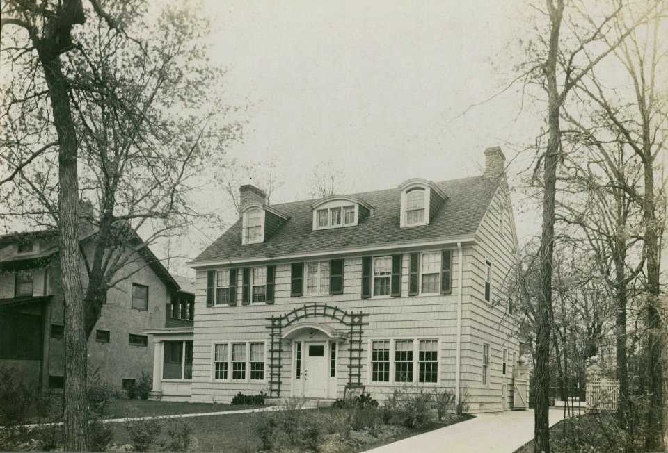 Colonial style house, Winnetka, Illinois, early 20th century (NBY 941)