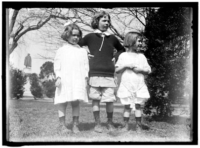 COLT, LeBARON BRADFORD. SENATOR FROM RHODE ISLAND, 1913-1924. HIS GRANDCHILDREN- GEORGE, CARLTON, AND JOU-JOU COLT LCCN2016864428