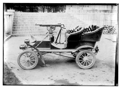 Colt gun on auto, Ohio strike LCCN2014688559