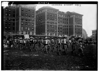 Columbia Alumni, 1913 LCCN2014693194 photo
