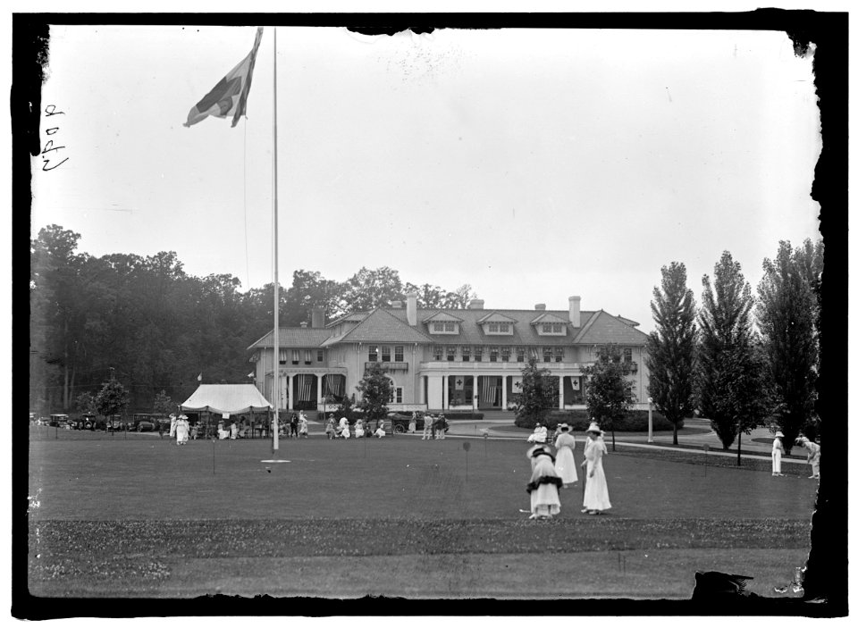 COLUMBIA COUNTRY CLUB LCCN2016868061
