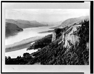 Columbia River, Oregon, Showing Crown Point and Vista House LCCN92521948