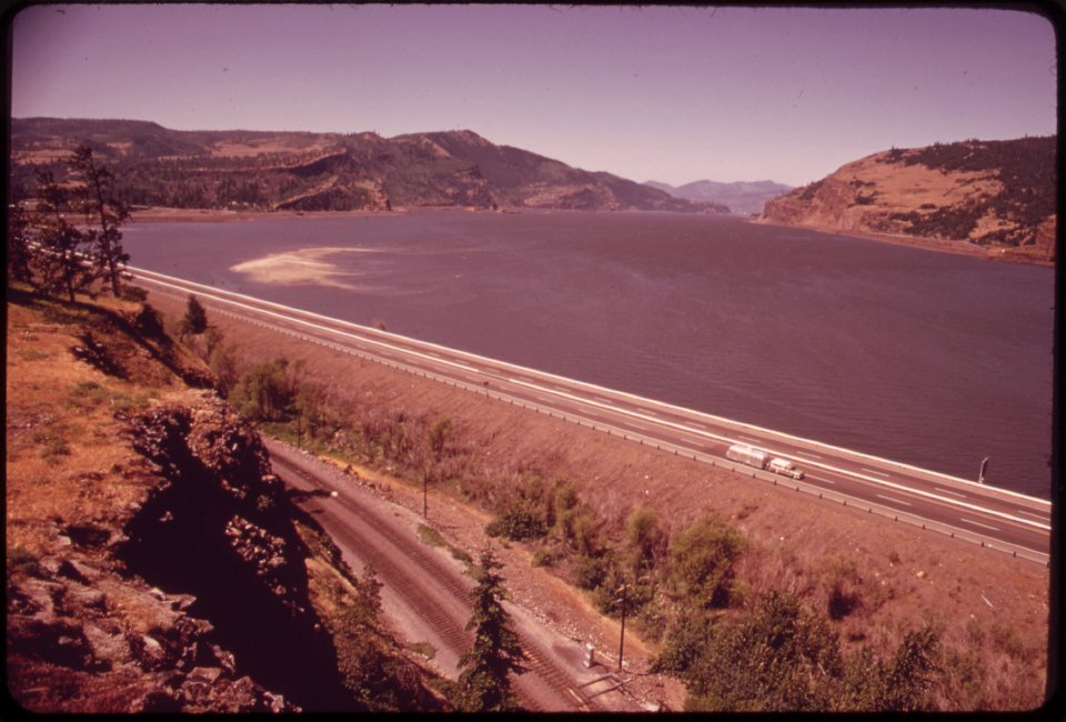Columbia-river-gorge-between-the-dalles-and-the-hood-river-051973 4272374198 o