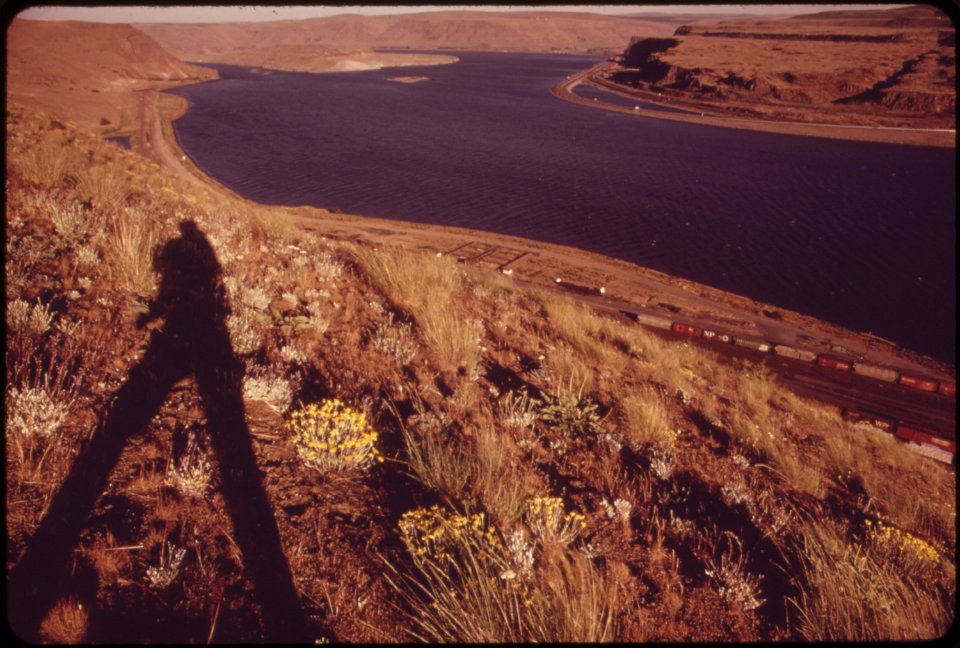 Columbia-river-gorge-at-wishram-washington-overlooking-railroad-051973 4272363516 o